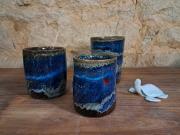 <div>Tasse bleue à point rouge</div>